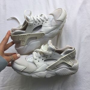 nike huaraches all white